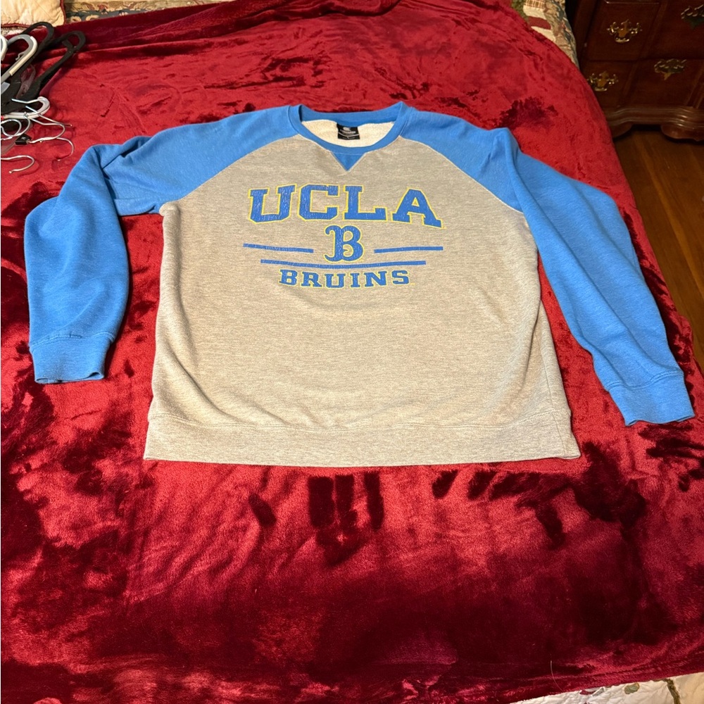 Colosseum Gray and Blue Sweatshirt